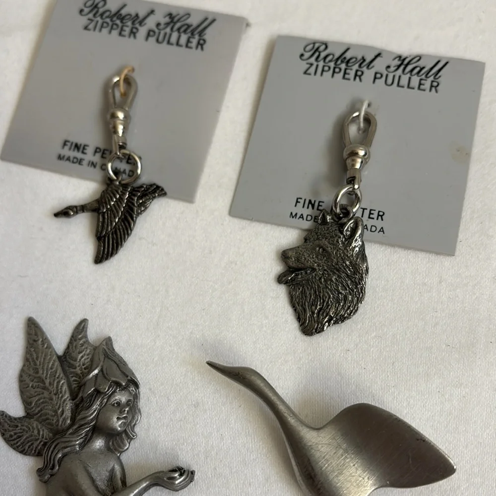 Vintage 1980s lot of signed pewter figures and pins - Picture 3 of 10